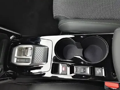 Photo 27 Peugeot 2008  Hybrid 145 e-DCS6