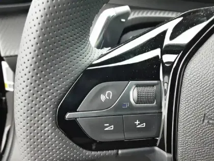 Photo 20 Peugeot 2008  Hybrid 145 e-DCS6