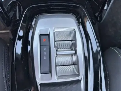 Photo 33 Peugeot 2008  Hybrid 145 e-DCS6