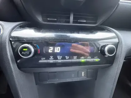 Photo 18 Toyota Yaris Gén. I Ph1 NG Design 5