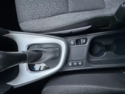 Photo 24 Toyota Yaris Gén. I Ph1 NG Design 5