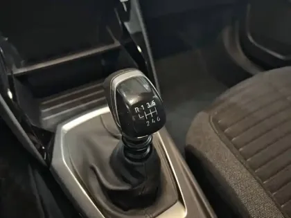 Photo 35 Peugeot 2008  PureTech 100 S&S BVM6