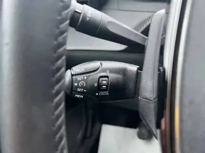 Photo 46 Peugeot 2008  PureTech 100 S&S BVM6