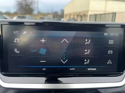 Photo 44 Peugeot 2008  PureTech 100 S&S BVM6