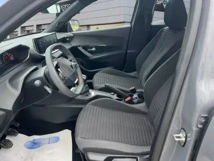 Photo 40 Peugeot 2008  PureTech 100 S&S BVM6