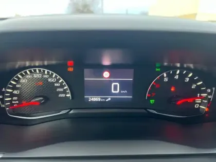 Photo 27 Peugeot 2008  PureTech 100 S&S BVM6