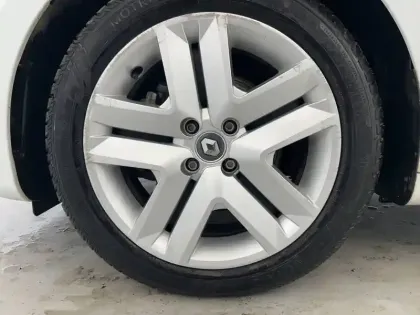 Photo 27 Renault Clio  SOCIETE E-TECH 140 - 21