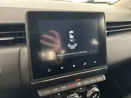 Photo 28 Renault Clio  SOCIETE E-TECH 140 - 21