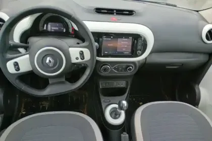 Photo 8 Renault Twingo  III E-Tech