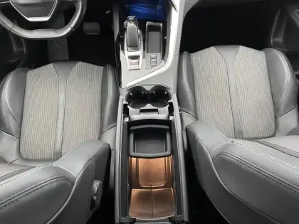 Photo 23 Peugeot 3008  Hybrid 225 e-EAT8