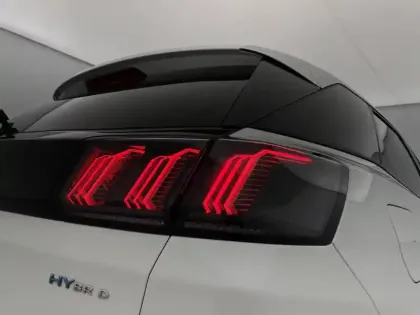 Photo 24 Peugeot 3008  Hybrid 225 e-EAT8