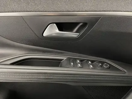 Photo 28 Peugeot 3008  Hybrid 225 e-EAT8