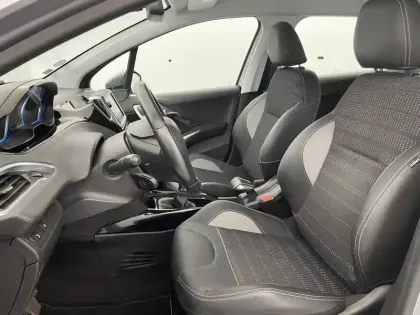 Photo 13 Peugeot 2008  1.2 PureTech 110ch S&S BVM5