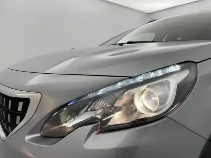 Photo 33 Peugeot 2008  1.2 PureTech 110ch S&S BVM5