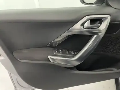 Photo 23 Peugeot 2008  1.2 PureTech 110ch S&S BVM5