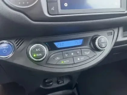 Photo 18 Toyota Yaris Hybrid Collection 1.5 101 ch