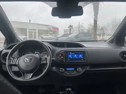 Photo 12 Toyota Yaris Hybrid Collection 1.5 101 ch