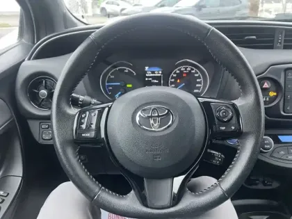 Photo 13 Toyota Yaris Hybrid Collection 1.5 101 ch