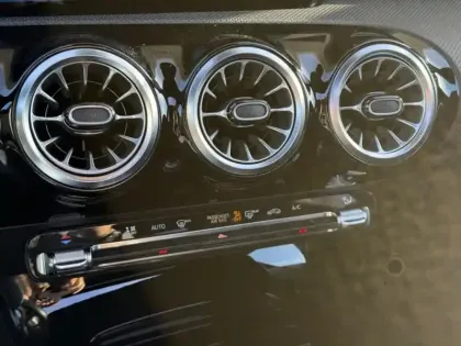 Photo 36 Mercedes Classe A 180 AMG Line