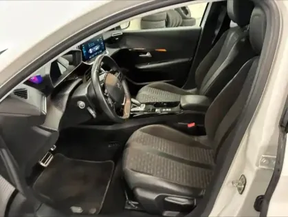 Photo 11 Peugeot 208  e- 136ch Roadtrip