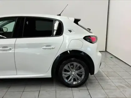 Photo 2 Peugeot 208  e- 136ch Roadtrip