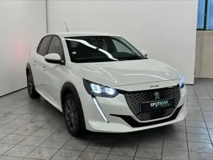 Photo 1 Peugeot 208  e- 136ch Roadtrip