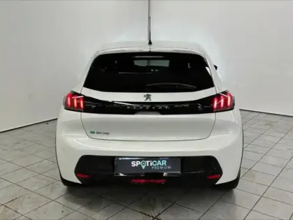 Photo 3 Peugeot 208  e- 136ch Roadtrip