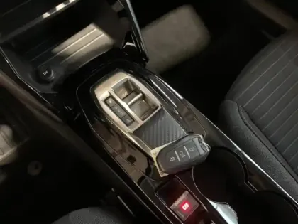 Photo 13 Peugeot 208  e- 136ch Active Pack