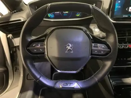 Photo 14 Peugeot 208  e- 136ch GT