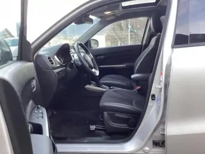 Photo 8 Suzuki Vitara  1.5 Dualjet Hybrid 115ch Style Auto Allgrip