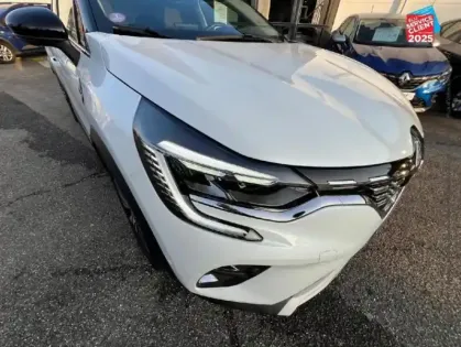 Photo 12 Renault Captur  1.6 E-Tech hybride 145ch Iconic