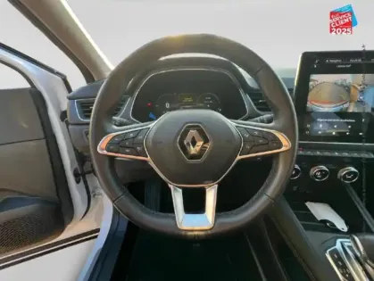 Photo 11 Renault Captur  1.6 E-Tech hybride 145ch Iconic