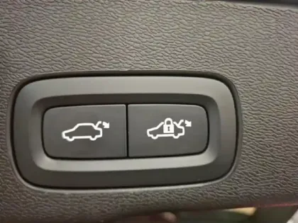 Photo 14 Volvo Xc60  T6 Hybride Rechargeable 253 + 145ch Plus Style Dark Geartronic 8 AWD