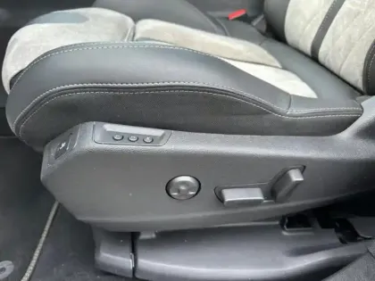 Photo 12 Peugeot 3008  HYBRID4 300ch GT e-EAT8 11cv