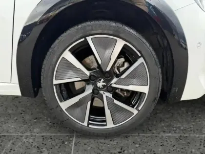 Photo 13 Peugeot 208  e- 136ch GT