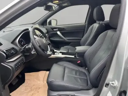 Photo 8 Mitsubishi Eclipse Cross  2.4 MIVEC PHEV 188ch Instyle 4WD