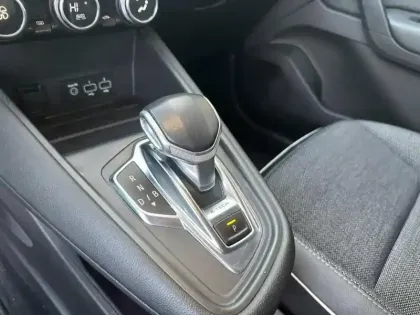 Photo 13 Renault Captur  1.6 E-Tech hybride rechargeable 160ch Intens -21