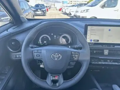 Photo 8 Toyota C-HR  2.0 Hybride Rechargeable 225ch GR Sport MY25