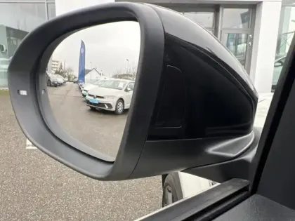 Photo 12 Volkswagen T-roc  1.5 TSI Evo2 150ch R-Line Edition DSG7