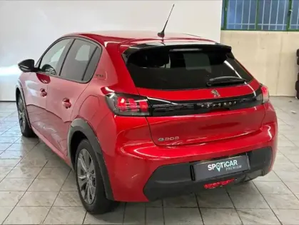 Photo 2 Peugeot 208  e- 136ch Style