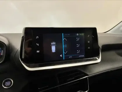 Photo 12 Peugeot 208  e- 136ch Style