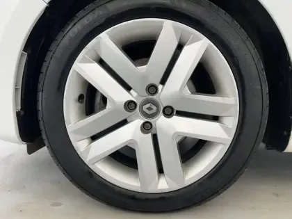 Photo 27 Renault Clio  SOCIETE E-TECH 140 - 21