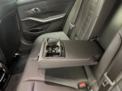 Photo 8 BMW Serie 3 Touring 320d xDrive 190 ch BVA8