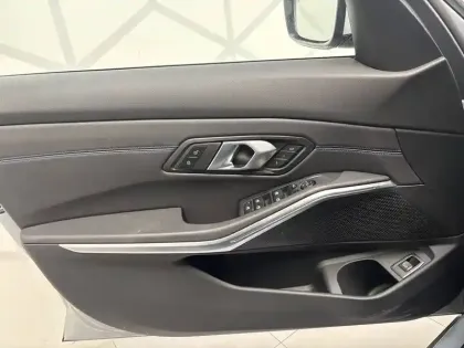 Photo 37 BMW Serie 3 Touring 320d xDrive 190 ch BVA8