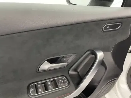 Photo 24 Mercedes Classe A  200 7G-DCT