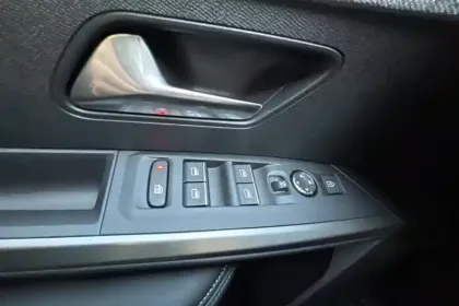 Photo 15 Peugeot 3008  Plug-in Hybrid 195 e-DCS7