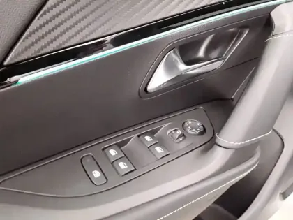 Photo 24 Peugeot 2008  PureTech 130 S&S EAT8