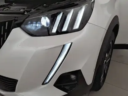 Photo 15 Peugeot 2008  PureTech 130 S&S EAT8