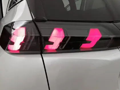 Photo 16 Peugeot 2008  PureTech 130 S&S EAT8