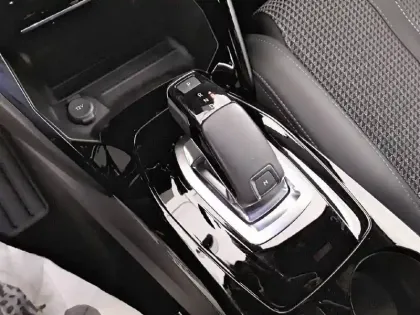 Photo 13 Peugeot 2008  PureTech 130 S&S EAT8